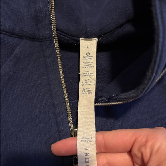 Lululemon Scuba Navy Blue EUC. Size 6 - Picture 5 of 5